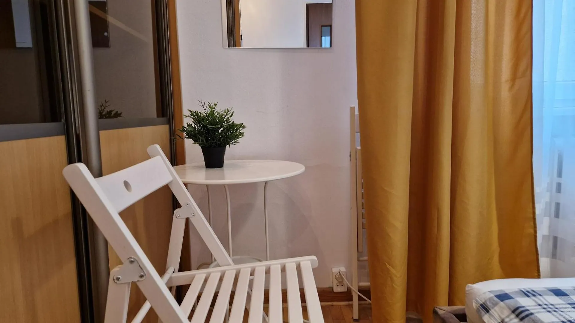 Hostel Niebieski Meander Pokoje Blisko Metra Warsaw Poland