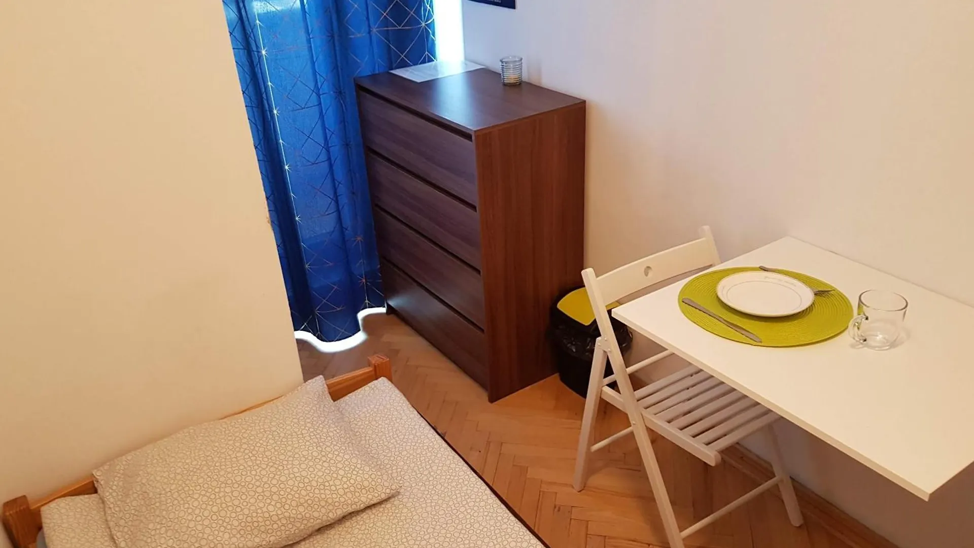 Niebieski Meander Pokoje Blisko Metra Warsaw